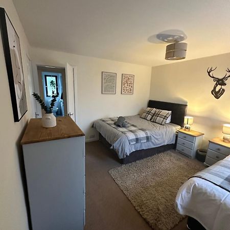 Spacious 3 Bedroom Flat Close To City Center Dalneigh Exterior photo