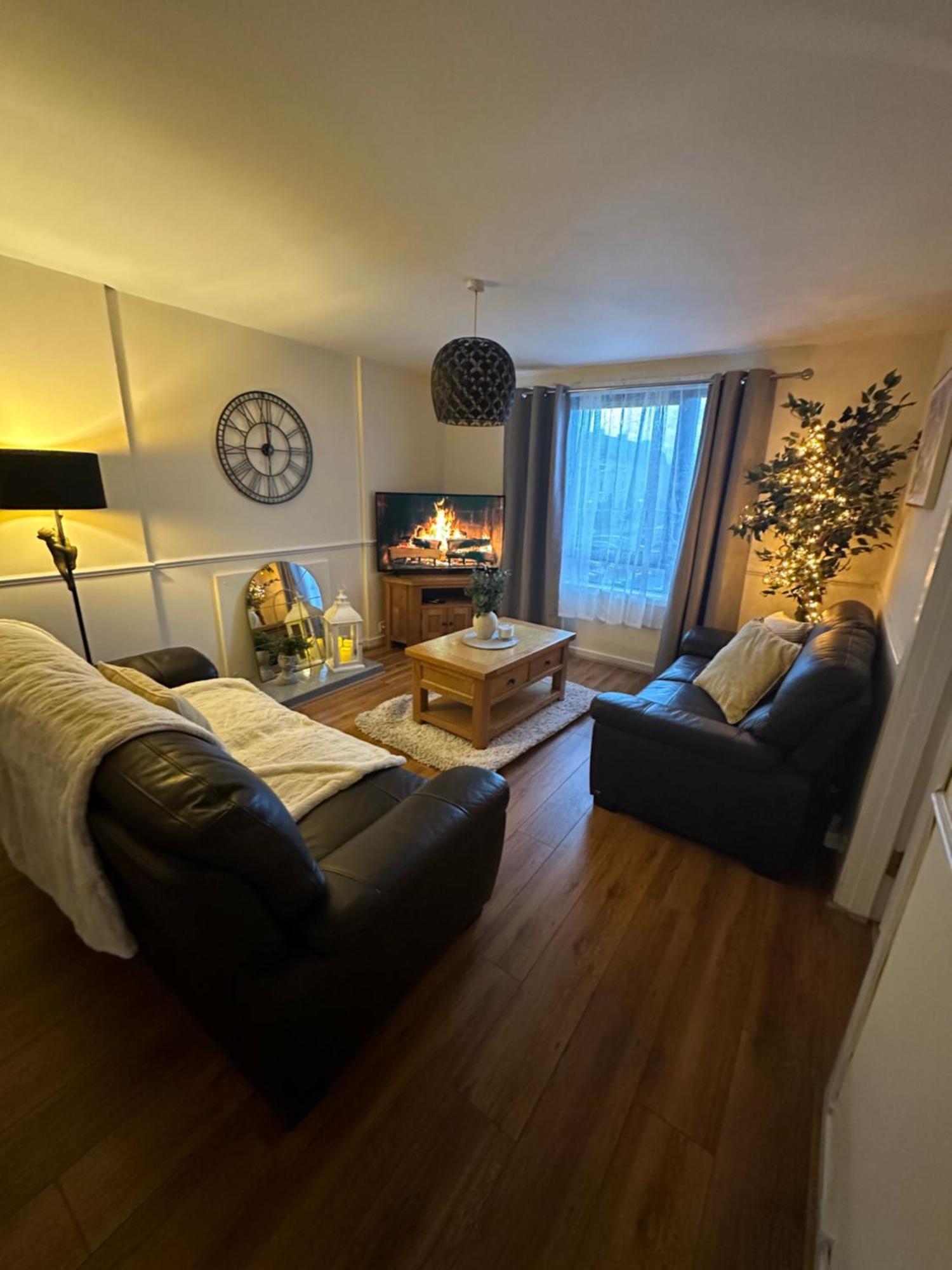 Spacious 3 Bedroom Flat Close To City Center Dalneigh Exterior photo