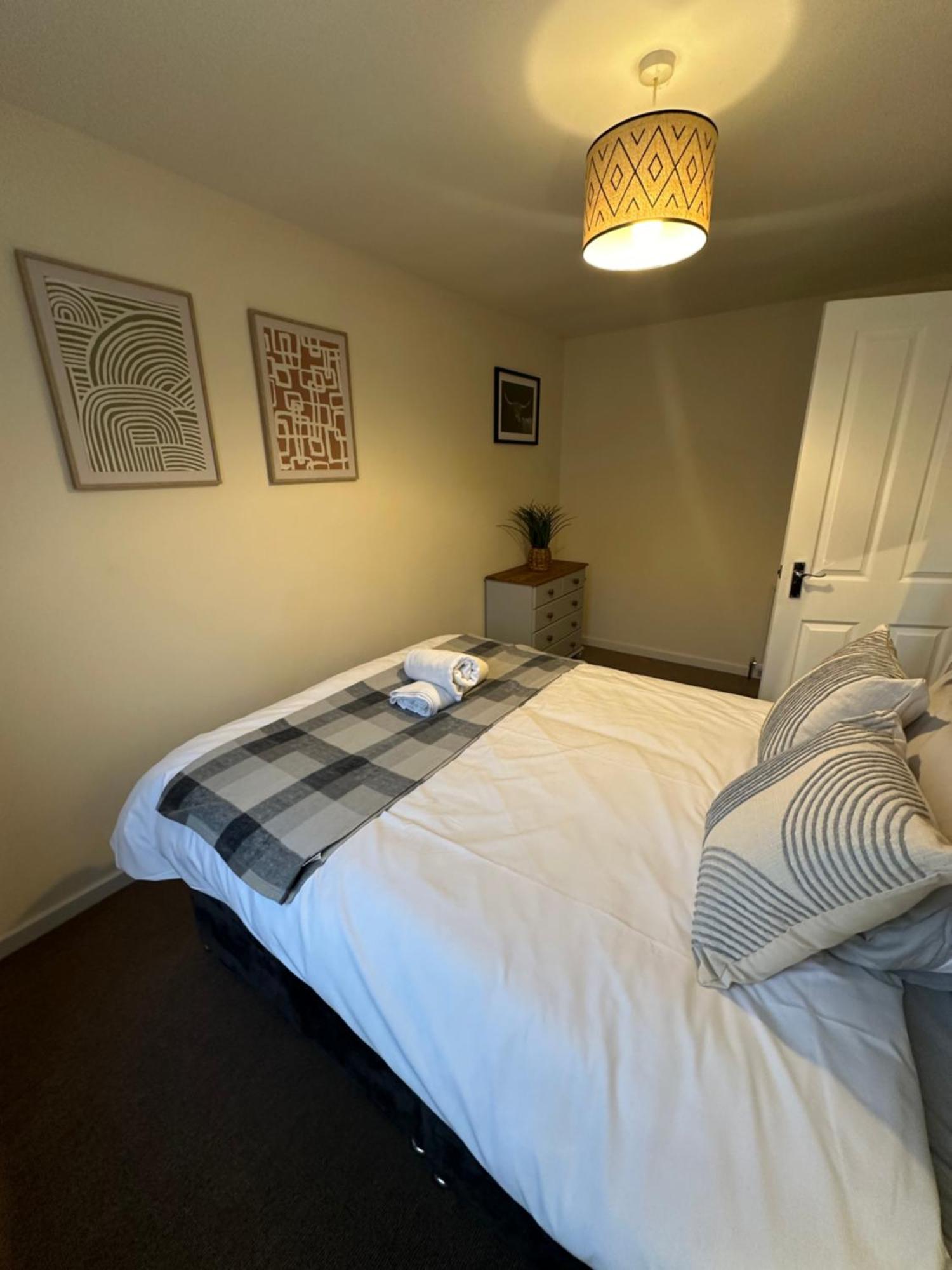 Spacious 3 Bedroom Flat Close To City Center Dalneigh Exterior photo