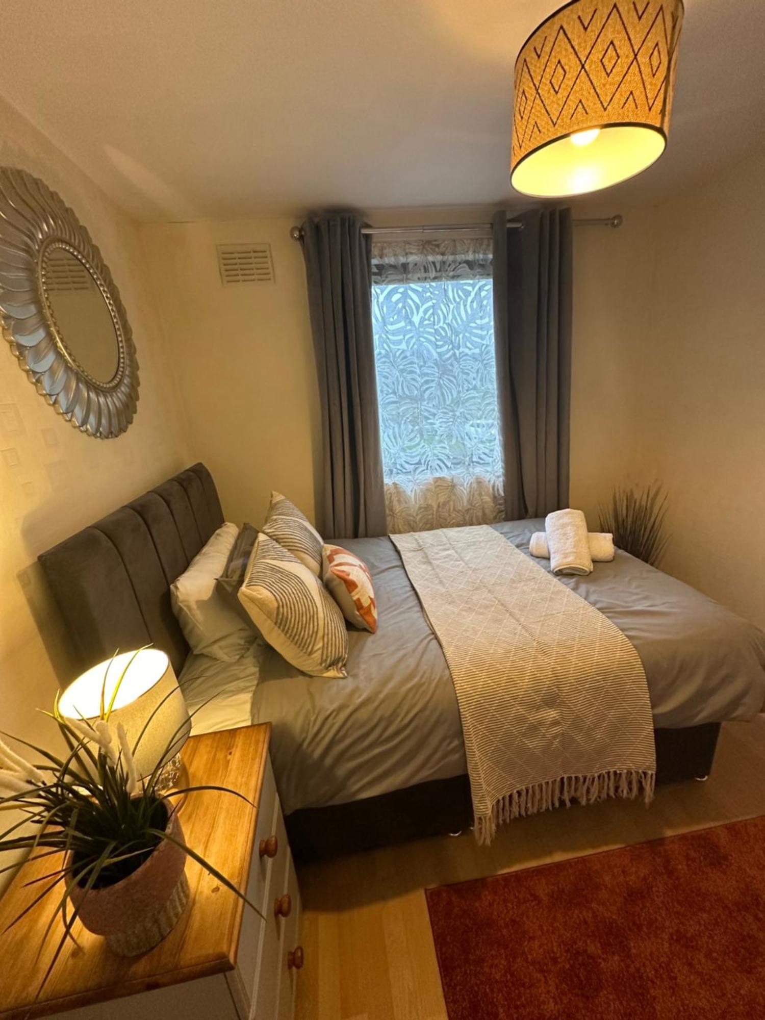 Spacious 3 Bedroom Flat Close To City Center Dalneigh Exterior photo