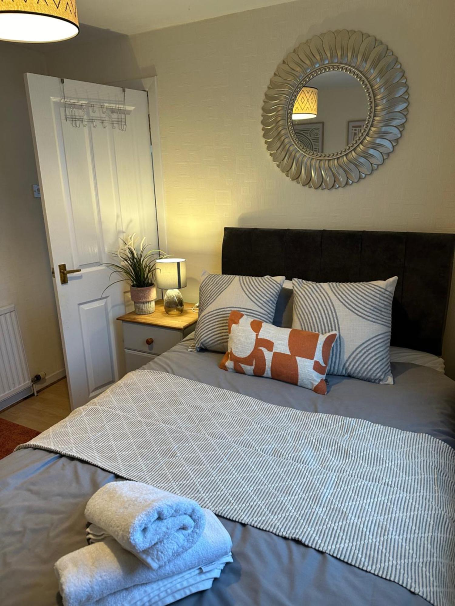 Spacious 3 Bedroom Flat Close To City Center Dalneigh Exterior photo